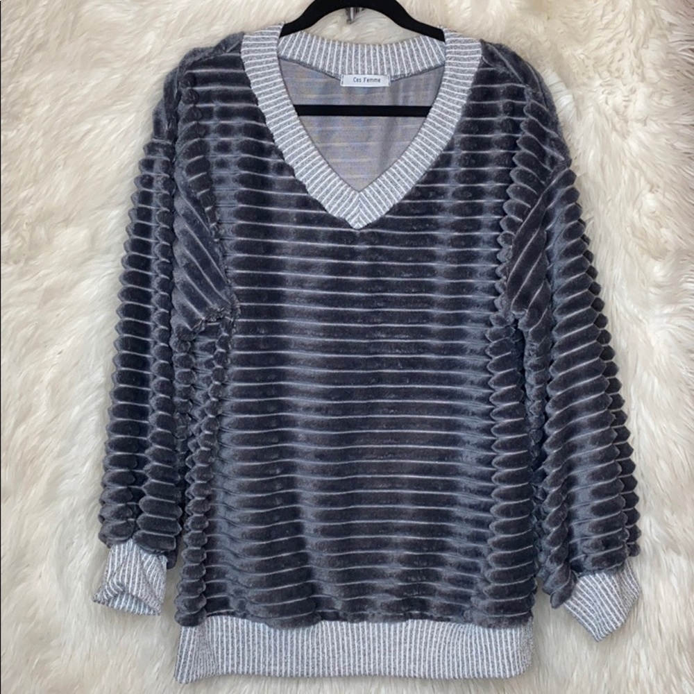 NWOT | CES FEMME RIBBED V NECK LONG SLEEVE TOP